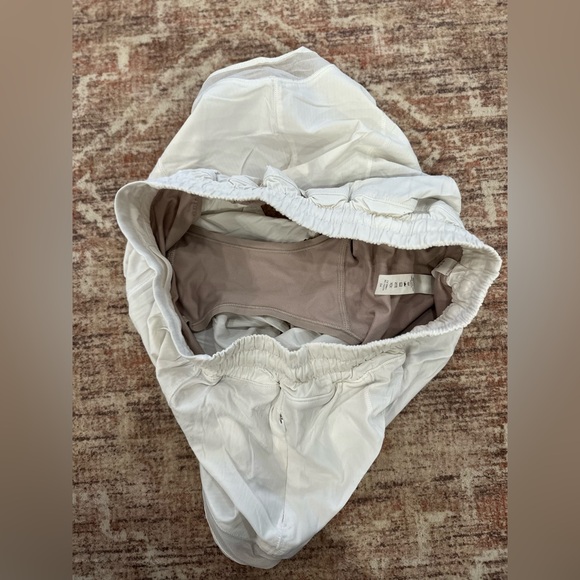 Lululemon White Hotty Hot Shorts Size 8T EUC Women Athletic Lined Gym Running - Picture 5 of 7